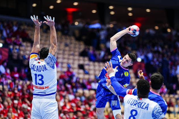 Throw Goal Aymeric Minne France, 04 DEN, France vs Portugal, Handball, EHF European Championship 2026, Main Round, Matchday 2, 24 01 2026 DEN, France vs Portugal, Handball, EHF European Championship 2026, Main Round, Matchday 2, 24 01 2026 Herning Copyright: xEibner-Pressefoto MarcelxvonxFehrnx EP_MFN