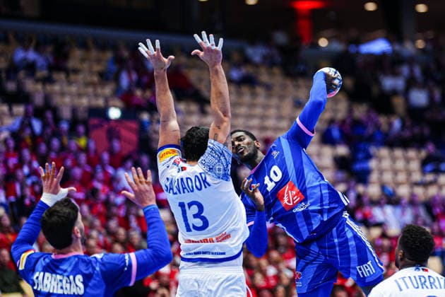 Throw Goal Dika Mem France, 10 DEN, France vs Portugal, Handball, EHF European Championship 2026, Main Round, Matchday 2, 24 01 2026 DEN, France vs Portugal, Handball, EHF European Championship 2026, Main Round, Matchday 2, 24 01 2026 Herning Copyright: xEibner-Pressefoto MarcelxvonxFehrnx EP_MFN