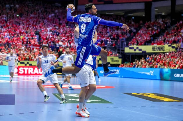 24 01 2026, Handball, Men s EHF EURO 2026, France Portugal, Jyske Bank Boxing in Herning, Denmark, Main Round Melvyn Richardson France 09 throws on goal Denmark