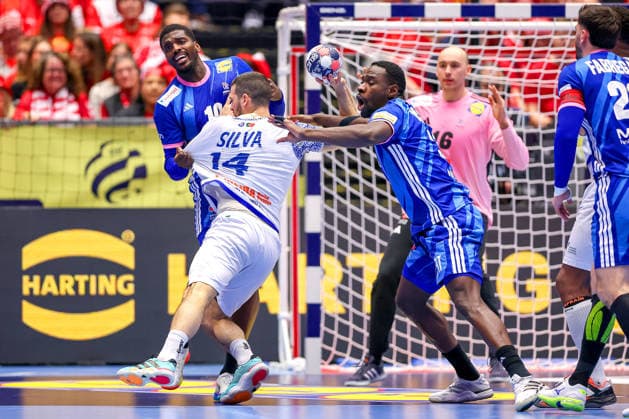 24 01 2026, Handball, Men s EHF EURO 2026, France Portugal, Jyske Bank Boxing in Herning, Denmark, Main Round Rui Sousa Martins Silva Portugal 14 in duel against Dika Mem France 10 Karl Konan France 34 Denmark