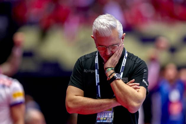 24 01 2026, Handball, Men s EHF EURO 2026, France Portugal, Jyske Bank Boxing in Herning, Denmark, Main Round Headcoach Paulo Jorge Moura Pereira Portugal hc disappointed disappointment Denmark