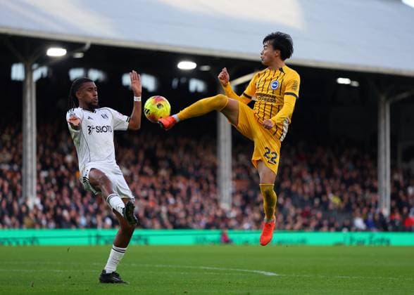 24th January 2026; Craven Cottage, Fulham, London, England; Premier League Football, Fulham versus Brighton and Hove Albion; Kaoru Mitoma of Brighton &amp; Hove Albion controls a high ball while under pressure from Alex Iwobi of Fulham  JohnxPatrickxFletcher Content restricted for UK based newspaper