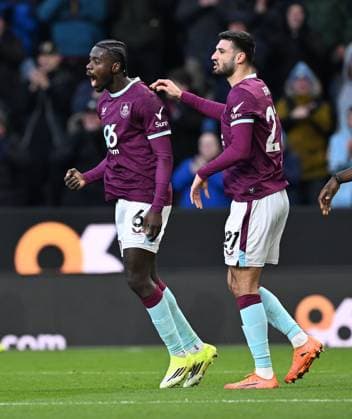 Axel Tuanzebe of Burnley celebrates after scoring the team s first goal Burnley v Tottenham Hotspur, Premier League, Football, Turf Moor, Burnley, UK - 24 Jan 2026Burnley Turf Moor United Kingdom EDITORIAL USE ONLY No use with unauthorised audio, video, data, fixture lists, club league logos or live services. Online in-match use limited to 120 images, no video emulation. No use in betting, games or single club league player publications.  Copyright: xAnnaxGowthorpe Shutterstockx 16425941ah