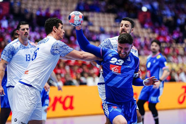 Ricardo Brandao Portugal, 86 , Ludovic Fabregas France, 23 , Miguel Neves Portugal, 20 DEN, France vs Portugal, Handball, EHF European Championship 2026, Main Round, Matchday 2, 24 01 2026 DEN, France vs Portugal, Handball, EHF European Championship 2026, Main Round, Matchday 2, 24 01 2026 Herning Copyright: xEibner-Pressefoto MarcelxvonxFehrnx EP_MFN