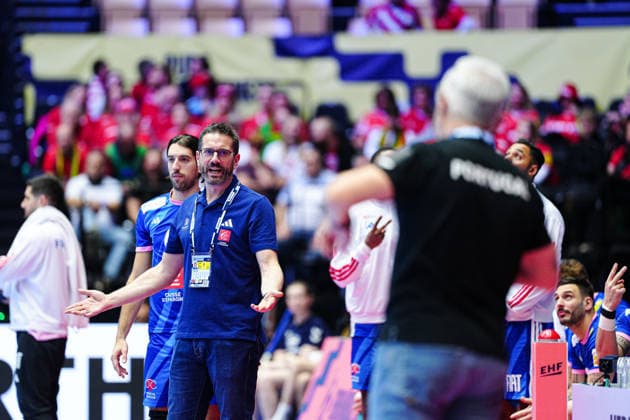 Guillaume Gille France, coach discusses with Paulo Pereira Portugal, coach DEN, France vs Portugal, handball, EHF European Championship 2026, main round, match day 2, 24 01 2026 DEN, France vs Portugal, handball, EHF European Championship 2026, main round, match day 2, 24 01 2026 Herning Copyright: xEibner-Pressefoto MarcelxvonxFehrnx EP_MFN