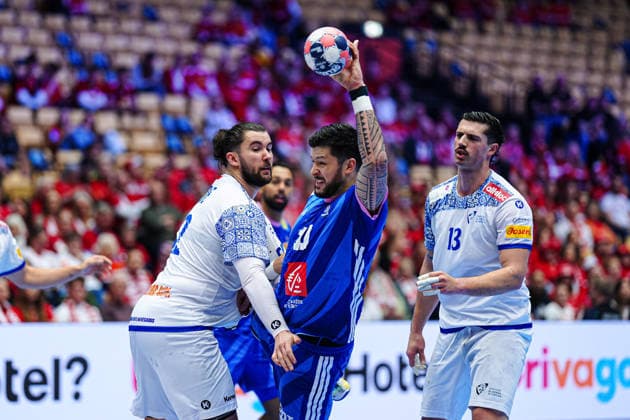 Luis Frade Portugal, 82 , Nicolas Tournat France, 11 DEN, France vs Portugal, Handball, EHF European Championship 2026, Main Round, Matchday 2, 24 01 2026 DEN, France vs Portugal, Handball, EHF European Championship 2026, Main Round, Matchday 2, 24 01 2026 Herning Copyright: xEibner-Pressefoto MarcelxvonxFehrnx EP_MFN