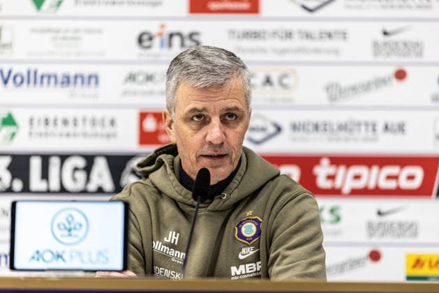 Soccer, Season 2025 2026, 3 Liga, one Erzgebirgsstadion Aue Bad Schlema, 21 Matchday, FC Erzgebirge Aue SSV Ulm 1846 Soccer, 24 01 2026 24 01 2026, Soccer, Season 2025 2026, 3 Liga, one Erzgebirgsstadion Aue Bad Schlema, 21 Matchday, FC Erzgebirge Aue SSV Ulm 1846 Football, cropped single image portrait portrait coach Jens Härtel FC Erzgebirge Aue in the press conference after the match photo Lucca Fundel Aue Bad Schlema one Erzgebirgsstadion Saxony Germany