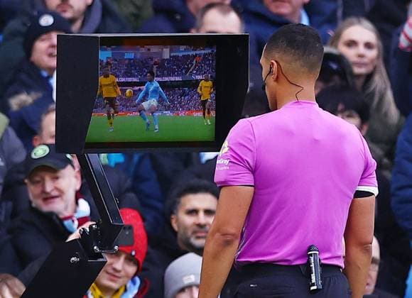 Referee Farai Hallam looks at the VAR monitor Manchester City v Wolverhampton Wanderers, Premier League, Football, Etihad Stadium, Manchester, UK - 24 Jan 2026Manchester Etihad Stadium United Kingdom EDITORIAL USE ONLY No use with unauthorised audio, video, data, fixture lists, club league logos or live services. Online in-match use limited to 120 images, no video emulation. No use in betting, games or single club league player publications.  Copyright: xMattxWest Shutterstockx 16425986ac