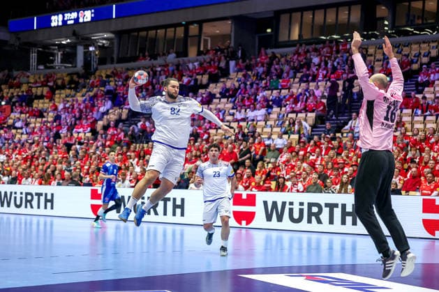 24 01 2026, Handball, Men s EHF EURO 2026, France Portugal, Jyske Bank Boxing in Herning, Denmark, Main Round Luis Diogo Sousa Frade Portugal 82 throws on the goal of Charles Bolzinger France 16 Denmark