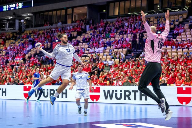 24 01 2026, Handball, Men s EHF EURO 2026, France Portugal, Jyske Bank Boxing in Herning, Denmark, Main Round Luis Diogo Sousa Frade Portugal 82 throws on the goal of Charles Bolzinger France 16 Denmark