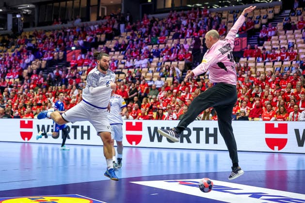 24 01 2026, Handball, Men s EHF EURO 2026, France Portugal, Jyske Bank Boxing in Herning, Denmark, Main Round Luis Diogo Sousa Frade Portugal 82 throws on the goal of Charles Bolzinger France 16 Denmark