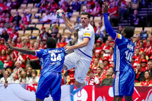 24 01 2026, Handball, Men s EHF EURO 2026, France Portugal, Jyske Bank Boxing in Herning, Denmark, Main Round Rocha Nogueira Portugal 13 in duel against Karl Konan France 34 Dika Mem France 10 Denmark