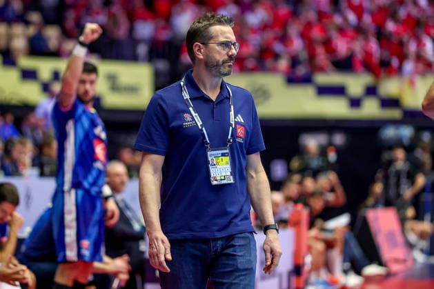 24 01 2026, Handball, Men s EHF EURO 2026, France Portugal, Jyske Bank Boxing in Herning, Denmark, Main Round Headcoach Guillaume Gille France hc gesticulating on the sidelines Denmark