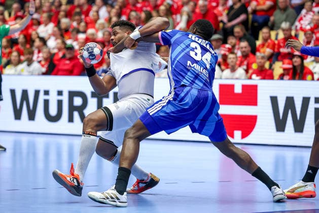 24 01 2026, Handball, Men s EHF EURO 2026, France Portugal, Jyske Bank Boxing in Herning, Denmark, Main Round Victor Manuel Iturriza Alvarez Portugal 08 is moored by Karl Konan France 34 Denmark