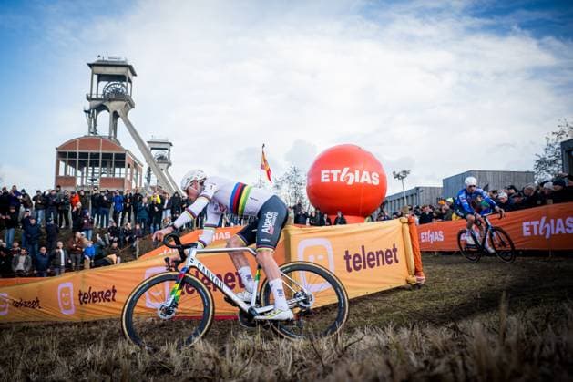 Dutch Mathieu Van Der Poel pictured in action during the men s elite race at the World Cup cyclocross cycling event in Maasmechelen, Belgium, stage 11 (out of 12) of the UCI World Cup cyclocross competition, Saturday 24 January 2026. JASPERxJACOBS  x158281381x