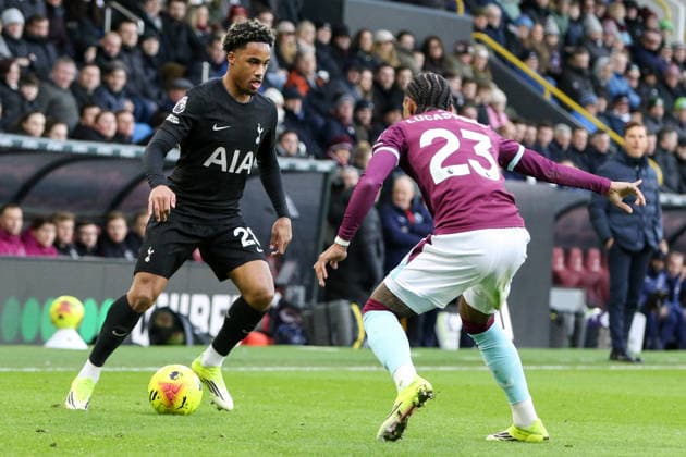 Wilson Odobert (28 Tottenham Hotspur) controls the ball during the Premier League match between Burnley and Tottenham Hotspur at Turf Moor in Burnley, England on January 24th 2026. Copyright: xSeanxChandlerx xSPPx Sportspressphoto_SPR85046