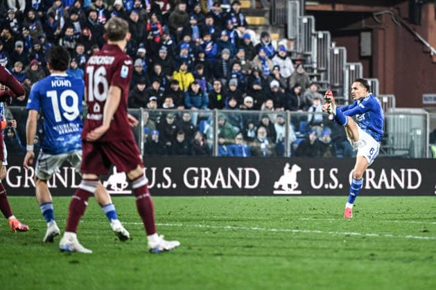 Maxence Caqueret of Calcio Como scores a goal during the Italian Serie A football match between Calcio Como and Torino FC on January 24, 2026 at the Giuseppe Senigallia stadium in Como, Italy Photo Tiziano Ballabio  Copyright: xTizianoxBallabio IPAxSportx xipa-agency.netx xx IPA_70500384 IPA_Agency_IPA70500384