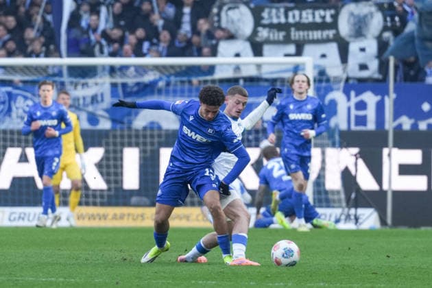 2 Bundesliga, Karlsruher SC vs Hertha BSC, 24 01 2026 duel between Louey Ben Farhat Karlsruher SC, 19 and Sebastian Grønning Hertha BSC, 17 2 Bundesliga, Karlsruher SC vs Hertha BSC, BBBank Wildpark Karlsruhe, 24 01 2026 DFB DFL REGULATIONS PROHIBIT ANY USE OF PHOTOGRAPHS AS IMAGE SEQUENCES AND OR QUASI VIDEO Copyright: xBEAUTIFULxSPORTS Boscox