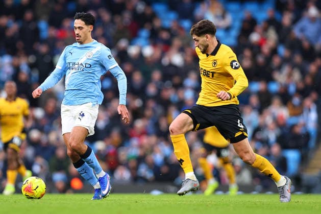 Manchester City v Wolverhampton Wanderers, Premier League Santiago Bueno of Wolverhampton Wanderers chases down Tijjani Reijnders of Manchester City during the Manchester City v Wolverhampton Wanderers Premier League match at the Etihad Stadium, Manchester, England on 24 January 2026 Credit: Ryan Crockett Every Second Media Editorial use only. All images are copyright Every Second Media Limited. No images may be reproduced without prior permission. All rights reserved. Premier League and Football League images are subject to licensing agreements with Football DataCo Limited. see https: www.football-dataco.com Copyright: xIMAGO EveryxSecondxMediax ESM-1769-0091 RyanxCrockettx xEveryxSecondxMediax