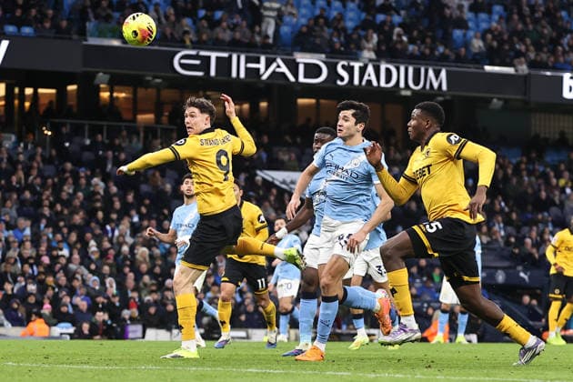 Manchester City v Wolverhampton Wanderers, Premier League Jorgen Strand Larsen of Wolverhampton Wanderers heads at goal during the Manchester City v Wolverhampton Wanderers Premier League match at the Etihad Stadium, Manchester, England on 24 January 2026 Credit: Ryan Crockett Every Second Media Editorial use only. All images are copyright Every Second Media Limited. No images may be reproduced without prior permission. All rights reserved. Premier League and Football League images are subject to licensing agreements with Football DataCo Limited. see https: www.football-dataco.com Copyright: xIMAGO EveryxSecondxMediax ESM-1769-0102 RyanxCrockettx xEveryxSecondxMediax