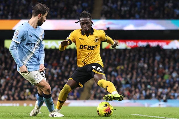 Manchester City v Wolverhampton Wanderers, Premier League Mateus Mane of Wolverhampton Wanderers defends possession from Bernardo Silva of Manchester City during the Manchester City v Wolverhampton Wanderers Premier League match at the Etihad Stadium, Manchester, England on 24 January 2026 Credit: Ryan Crockett Every Second Media Editorial use only. All images are copyright Every Second Media Limited. No images may be reproduced without prior permission. All rights reserved. Premier League and Football League images are subject to licensing agreements with Football DataCo Limited. see https: www.football-dataco.com Copyright: xIMAGO EveryxSecondxMediax ESM-1769-0103 RyanxCrockettx xEveryxSecondxMediax