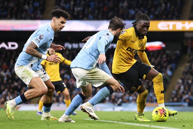 Manchester City v Wolverhampton Wanderers, Premier League Mateus Mane of Wolverhampton Wanderers defends possession from Bernardo Silva and Nico O™Reilly of Manchester City during the Manchester City v Wolverhampton Wanderers Premier League match at the Etihad Stadium, Manchester, England on 24 January 2026 Credit: Ryan Crockett Every Second Media Editorial use only. All images are copyright Every Second Media Limited. No images may be reproduced without prior permission. All rights reserved. Premier League and Football League images are subject to licensing agreements with Football DataCo Limited. see https: www.football-dataco.com Copyright: xIMAGO EveryxSecondxMediax ESM-1769-0104 RyanxCrockettx xEveryxSecondxMediax