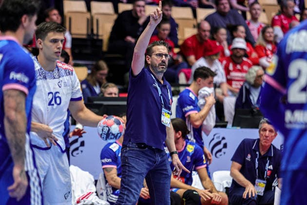 Gille, Guillaume COACH FRANCE in action Match between FRANCE VS PORTUGAL valid for Men s EHF EURO 2026 at Jyske Bank Boxen in Herning on 24 January 2026. Herning Jyske Bank Boxen Herning Denmark Copyright: xIMAGOx xPRIMExSPORTSxIMAGESx xANGELOxMOREIRAx