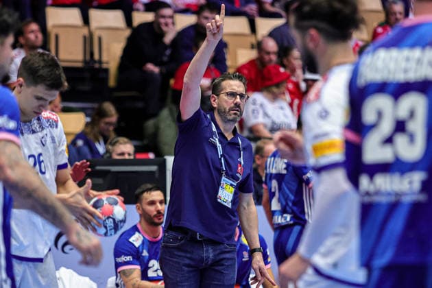 Gille, Guillaume COACH FRANCE in action Match between FRANCE VS PORTUGAL valid for Men s EHF EURO 2026 at Jyske Bank Boxen in Herning on 24 January 2026. Herning Jyske Bank Boxen Herning Denmark Copyright: xIMAGOx xPRIMExSPORTSxIMAGESx xANGELOxMOREIRAx