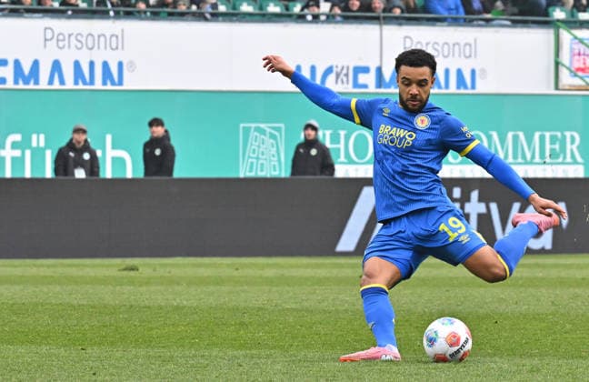 24 01 2026 Soccer Season 2025 2026 2 Soccer Bundesliga 19 Matchday SpVgg Greuther Fürth SGF Kleeblatt Eintracht Braunschweig BTSV EBS Sportfoto Zink MeZi xmexzix DFL regulations prohibit any use of photographs as image sequences and or quasi video only for editorial use Leon Bell Bell 19, Eintracht Braunschweig BTSV EBS Freisteller Einzelbild