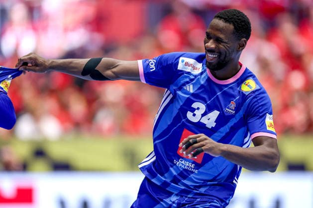 24 01 2026, Handball, Men s EHF EURO 2026, France Portugal, Jyske Bank Boxing in Herning, Denmark, Main Round Karl Konan France 34 laughing cheering Denmark