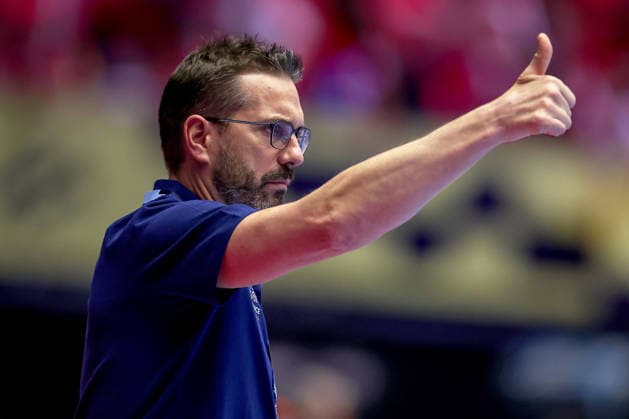 24 01 2026, Handball, Men s EHF EURO 2026, France Portugal, Jyske Bank Boxing in Herning, Denmark, Main Round Headcoach Guillaume Gille France hc gesticulating on the sidelines Denmark