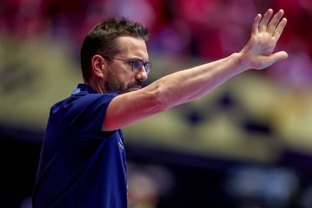 24 01 2026, Handball, Men s EHF EURO 2026, France Portugal, Jyske Bank Boxing in Herning, Denmark, Main Round Headcoach Guillaume Gille France hc gesticulating on the sidelines Denmark