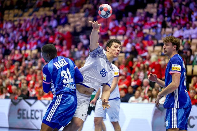 24 01 2026, Handball, Men s EHF EURO 2026, France Portugal, Jyske Bank Boxing in Herning, Denmark, Main Round Dylan Nahi France 31 in duel against Ricardo Caldeira Brandao Portugal 86 Denmark