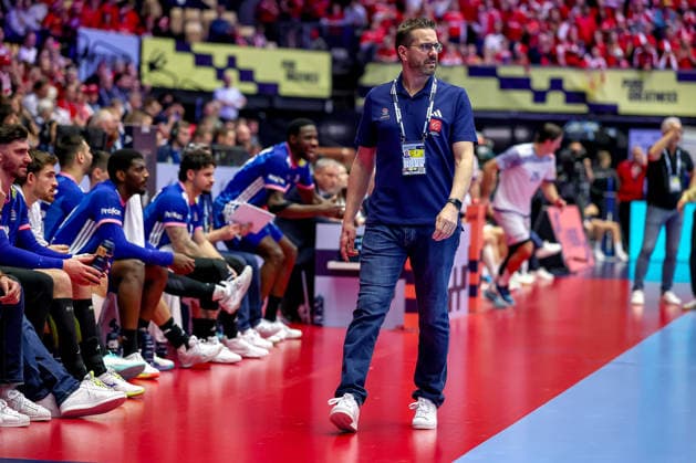 24 01 2026, Handball, Men s EHF EURO 2026, France Portugal, Jyske Bank Boxing in Herning, Denmark, Main Round Headcoach Guillaume Gille France hc gesticulating on the sidelines Denmark