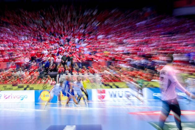 24 01 2026, Handball, Men s EHF EURO 2026, France Portugal, Jyske Bank Boxen in Herning, Denmark, Main Round Feature Dynamic feature of the spectators on the fgrandstand Dynamic Dynamics Spectators Visitors Handball fans Fans Red Wall Denmark