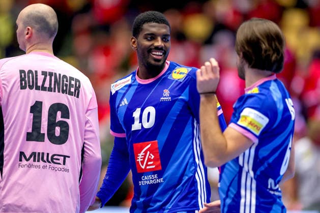 24 01 2026, Handball, Men s EHF EURO 2026, France Portugal, Jyske Bank Boxing in Herning, Denmark, Main Round Final celebration after the French win against Portugal Dika Mem France 10 laughing next to Charles Bolzinger France 16 Julien Bos France 06 Denmark