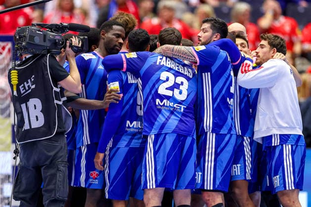 24 01 2026, Handball, Men s EHF EURO 2026, France Portugal, Jyske Bank Boxing in Herning, Denmark, Main Round Final celebration after the French win against Portugal Melvyn Richardson France 09 Ludovic Fabregas France 23 Nicolas Tournat France 11 Denmark