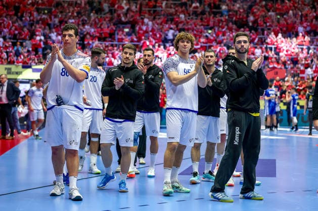 24 01 2026, Handball, Men s EHF EURO 2026, France Portugal, Jyske Bank Boxing in Herning, Denmark, Main Round Final celebration after the French win against Portugal Disappointed faces at the final celebration of the Portuguese Ricardo Caldeira Brandao Portugal 86 Gabriel Oliveira Cavalcanti Portugal 95 Denmark