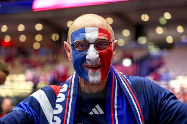 24 01 2026, Handball, Men s EHF EURO 2026, France Portugal, Jyske Bank Boxing in Herning, Denmark, Main Round Feature A made-up fan cheering after the victory of France Denmark