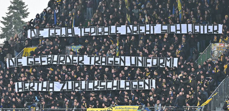 24 01 2026 Soccer Season 2025 2026 2 Soccer Bundesliga 19 Matchday SpVgg Greuther Fürth SGF Kleeblatt Eintracht Braunschweig BTSV EBS Sportfoto Zink MeZi xmexzix DFL regulations prohibit any use of photographs as image sequences and or quasi video only for editorial use Banner Banner against police action in Berlin Fans Fanblock Braunschweig Hertha