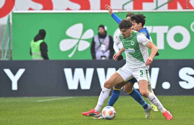 24 01 2026 Soccer Season 2025 2026 2 Soccer Bundesliga 19 Matchday SpVgg Greuther Fürth SGF Kleeblatt Eintracht Braunschweig BTSV EBS Sportfoto Zink MeZi xmexzix DFL regulations prohibit any use of photographs as image sequences and or quasi video only for editorial use Reno Münz Muenz 5, SpVgg Greuther Fürth vor Johan Gomez 44, Eintracht Braunschweig BTSV EBS