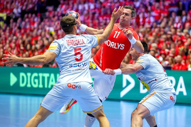 24 01 2026, Handball, Men s EHF EURO 2026, Denmark Spain, Jyske Bank Boxing in Herning, Denmark, Main Round Rasmus Lauge Schmidt Denmark 11 in a duel against Antonio Serradilla Cuenca Espania 05 Denmark