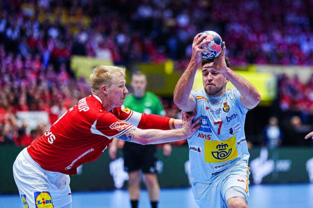 Magnus Saugstrup Denmark, 15 , Jan Gurri Spain, 07 DEN, Spain vs Denmark, Handball, EHF European Championship 2026, Main Round, Matchday 2, 24 01 2026 DEN, Spain vs Denmark, Handball, EHF European Championship 2026, Main Round, Matchday 2, 24 01 2026 Herning Copyright: xEibner-Pressefoto MarcelxvonxFehrnx EP_MFN