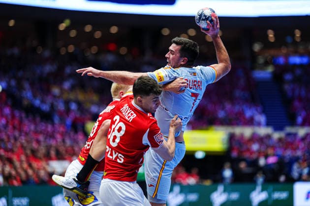 Magnus Saugstrup Denmark, 15 , Jan Gurri Spain, 07 , Mads Hoxer Denmark, 38 DEN, Spain vs Denmark, Handball, EHF European Championship 2026, Main Round, Matchday 2, 24 01 2026 DEN, Spain vs Denmark, Handball, EHF European Championship 2026, Main Round, Matchday 2, 24 01 2026 Herning Copyright: xEibner-Pressefoto MarcelxvonxFehrnx EP_MFN