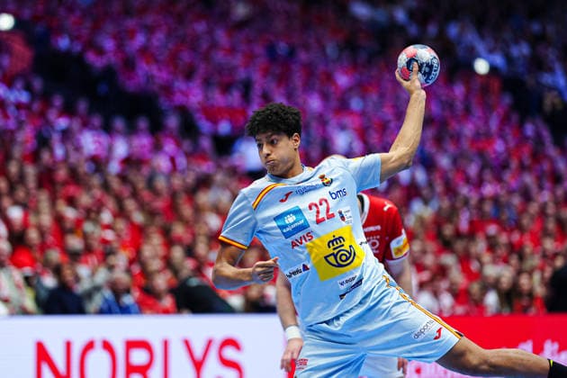 7 meter throw goal Marcos Fis Spain, 22 DEN, Spain vs Denmark, Handball, EHF European Championship 2026, Main Round, Matchday 2, 24 01 2026 DEN, Spain vs Denmark, Handball, EHF European Championship 2026, Main Round, Matchday 2, 24 01 2026 Herning Copyright: xEibner-Pressefoto MarcelxvonxFehrnx EP_MFN