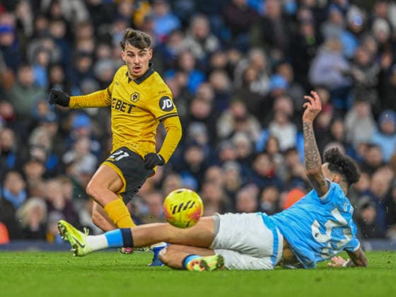 Manchester City v Wolverhampton Wanderers Premier League Rodrigo Gomes of Wolverhampton Wanderers crosses the ball during the Premier League match at the Etihad Stadium, Manchester 24 01 2026 UK Newspapers OUT Copyright: xKarlxVallantinex FIL-22858-0100