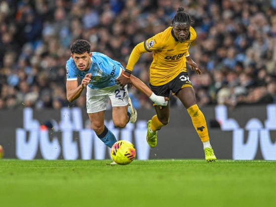 Manchester City v Wolverhampton Wanderers Premier League Mateus Mane of Wolverhampton Wanderers and Matheus Nunes of Manchester City during the Premier League match at the Etihad Stadium, Manchester 24 01 2026 UK Newspapers OUT Copyright: xKarlxVallantinex FIL-22858-0098