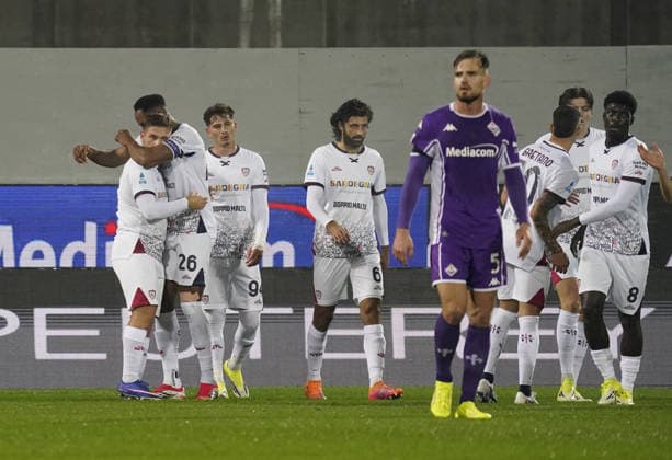 Cagliari players celebrations after Semih Kilicsoy goal of 0-1 during the Serie A soccer match between Fiorentina and Cagliari at the Artemio Franchi stadium in Florence, center of Italy - Saturday , January 24, 2026. - Soccer  Copyright: xMarcoxBucco LaxPressex