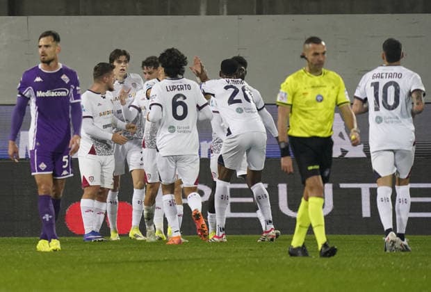 Cagliari players celebrations after Semih Kilicsoy goal of 0-1 during the Serie A soccer match between Fiorentina and Cagliari at the Artemio Franchi stadium in Florence, center of Italy - Saturday , January 24, 2026. - Soccer  Copyright: xMarcoxBucco LaxPressex