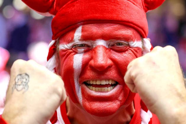 24 01 2026, Handball, Men s EHF EURO 2026, Denmark Spain, Jyske Bank Boxen in Herning, Denmark, Main Round Danish fans are in a good mood and create a great atmosphere in the hall Denmark